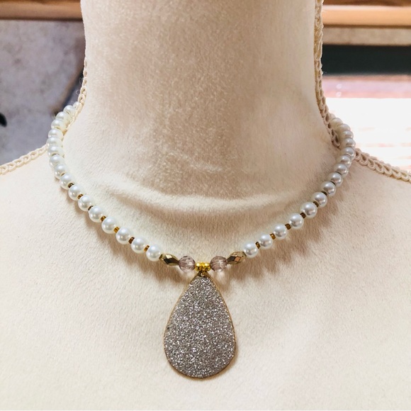 Handcrafted repurpose sparkle teardrop pendant Czech glass Pearl necklace - Picture 3 of 8